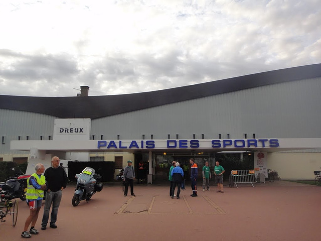 Palais des Sports, the Dreux control. 7:24AM August 25