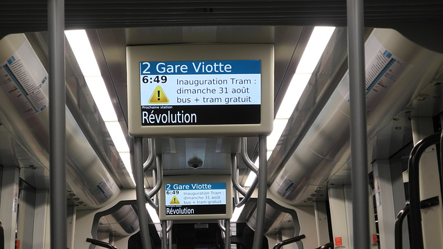 BESANCON: 2014.08.31 Inauguration du Tram: Intérieur d'un tram.02
