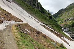 Lawinenabgang auf dem Wanderweg zur Clarahütte