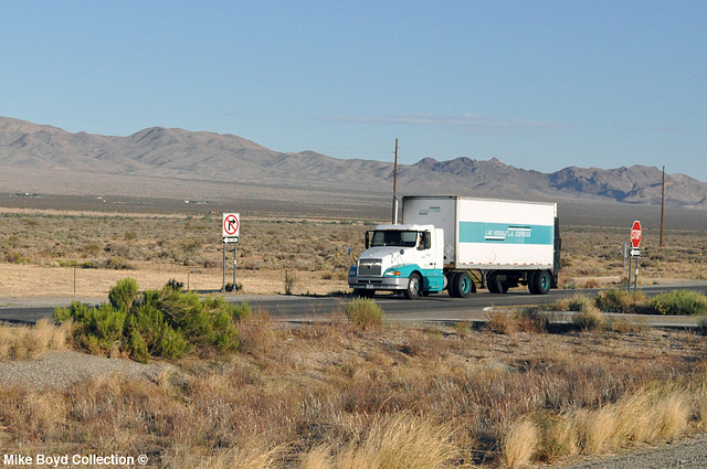 las vegas la express volvo vnm200 sgl us93 dolan springs az 07'14 las vegas la express volvo vnm200 sgl us93 dolan springs az 07'14