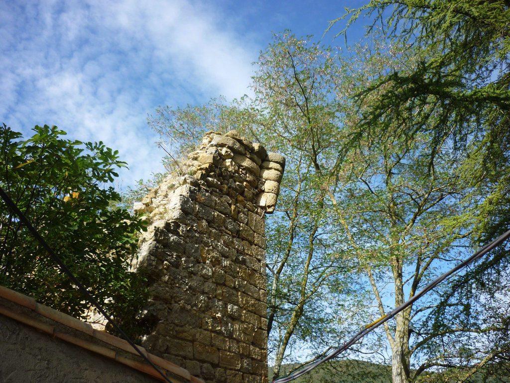 La tour penchée à Bugarach...