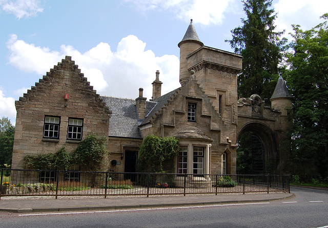 West Lodge, Mauldslie Castle, Rosebank, South Lanarkshire