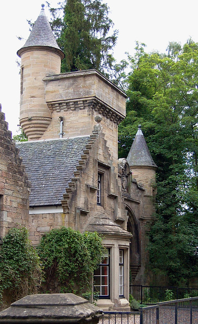 West Lodge, Mauldslie Castle, Rosebank, South Lanarkshire