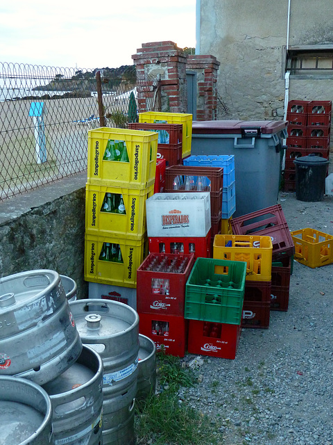 Saint-Marc-sur-Mer 2014 – Bin hanging out with the bottles and kegs