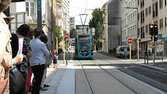 BESANCON: 2014.08.30 Inauguration du Tram: Arrivée de la première rame station Fontaine Argent 02