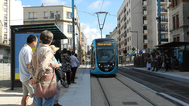 BESANCON: 2014.08.30 Inauguration du Tram: Arrivée de la première rame station Fontaine Argent 03