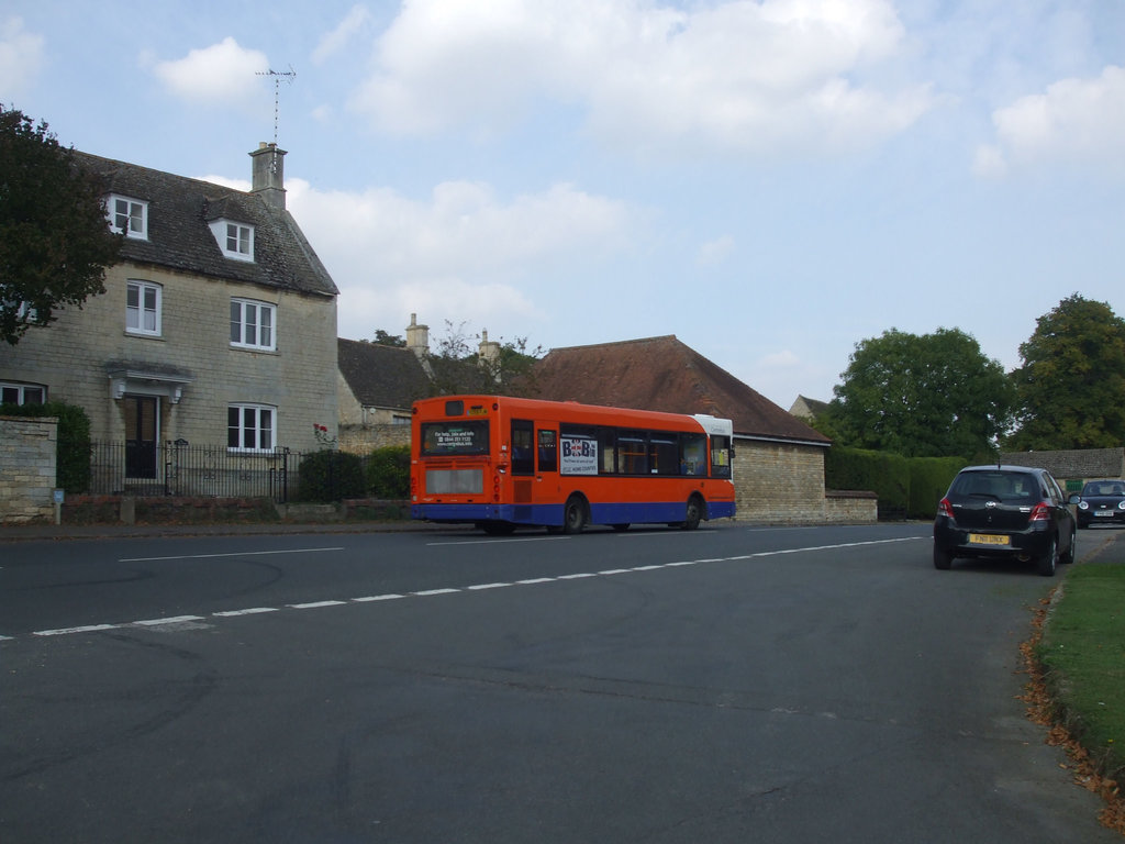 DSCF5832  Centrebus 570 (Y259 FJN) in Empingham - 9 Sep 2014