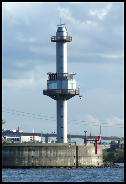 Pegelstandsanzeige Köhlbrandbrücke