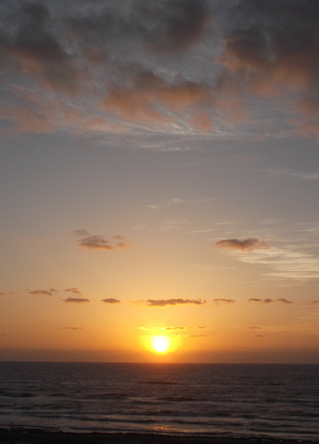 Lever de soleil insulaire / Islander sunrise.