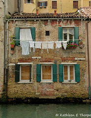 Venice - Calle Giustina-Renier Michieli wash day -  060114-007
