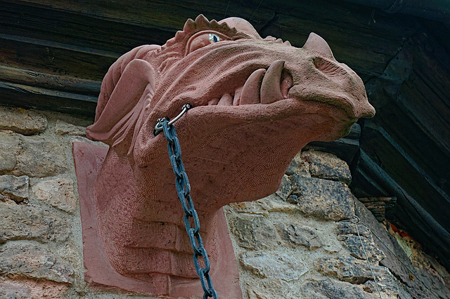 Der Drachen an der Kette - A Dragon on the Chain
