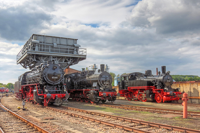43 001, 57 3297 und 91 896 ausgestellt im Sächsischen Eisenbahnmuseum am Kohlehochbunker