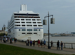 Oceania Insignia at Bordeaux (1) - 28 September 2014