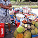 Bali. Strassenhändlerin mit  Stinkfrüchten (Durian)  ©UdoSm