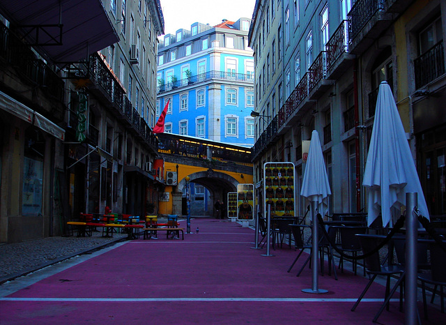 "Rua Cor de Rosa" Pink Street deserted!