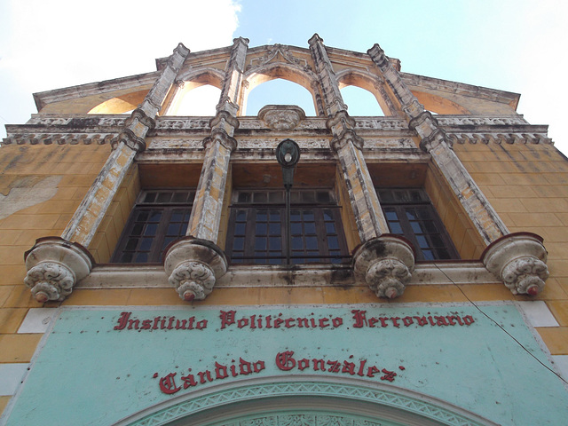 Instituto politecnico ferroviario Candido Gonzalez