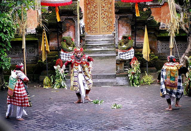 Bali.  Batu Bulan, Barong Tanz 4. ©UdoSm