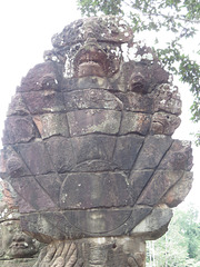 Angkor Thom : Naga avant la porte sud.