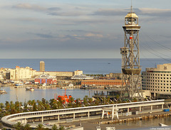 Barcelona - Blick über den alten Hafen mit Hafenseilbahn  (Teleférico del puerto Barcelona)
