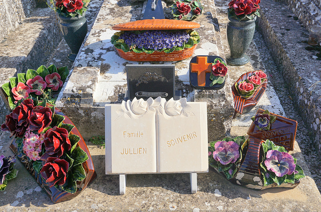 Fleurs, cemetery, Saignon