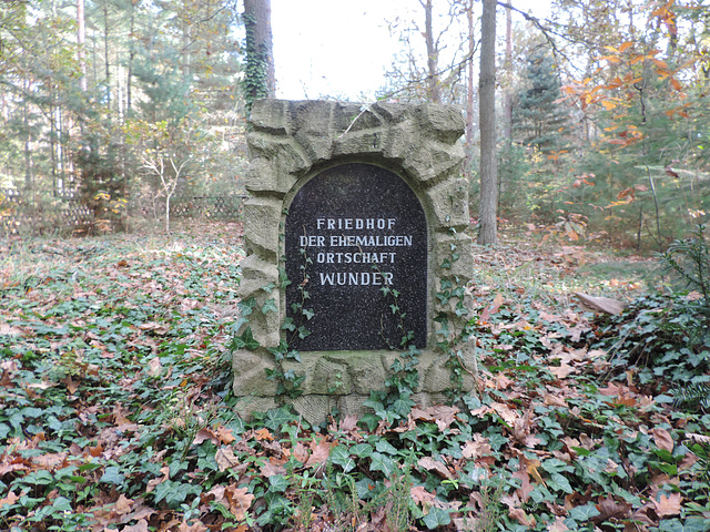 Gedenkstein für den ehemaligen Friedhof des Walddorfes Wunder