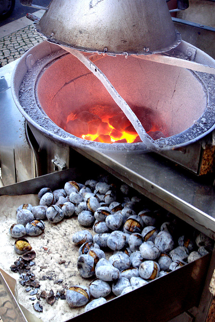The scent of roasted chestnuts! The season is short..