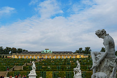 Fusswäsche - im Lustgarten von Schloss Sanssouci (© Buelipix)