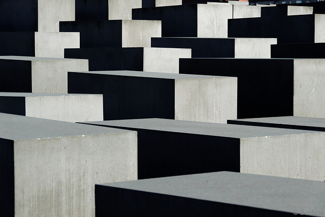 Holocaust-Mahnmal Berlin (© Buelipix)