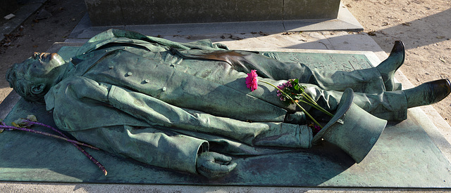 tombe de victor noir.