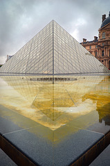 Glaspyramide am Louvre