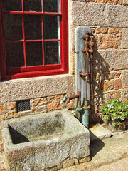 Hamptonne - Water pump and stone trough