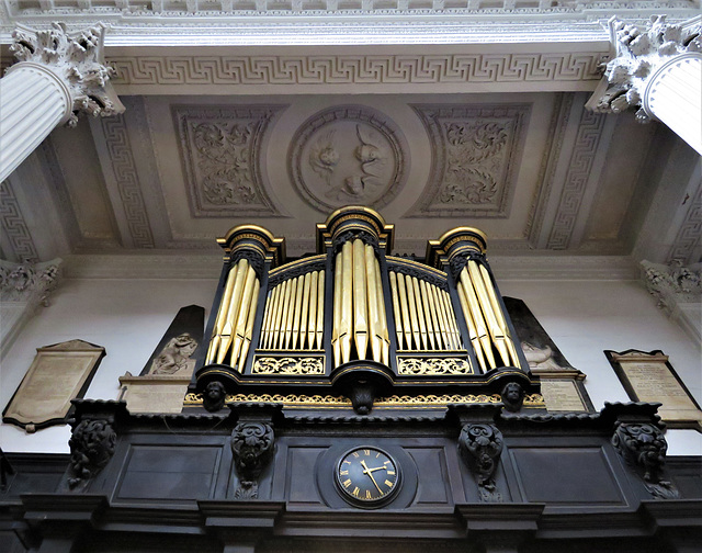 st mary woolnoth, london  (6) 1681 organ case from the previous church on a c18 gallery front
