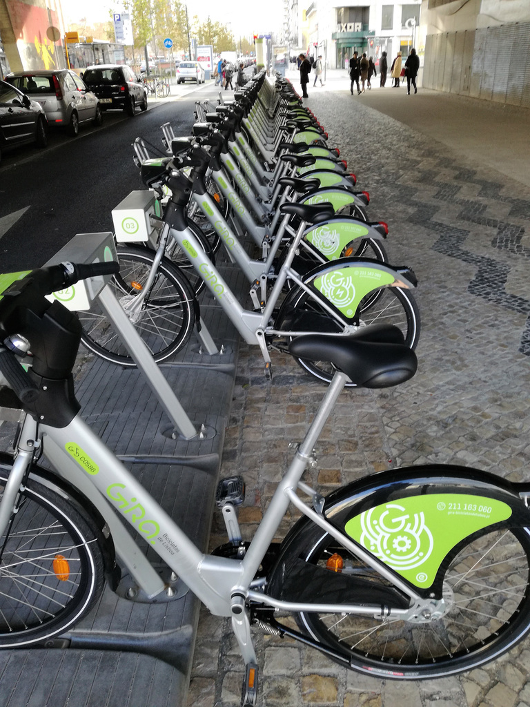 Since electric trottinettes are operating, the GIRA - Bikes of Lisbon stay parked