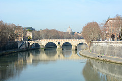 Roma, Ponte Sisto sul Tevere e la Cupola della Cattedrale di Saint-Pietre
