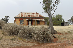 Farmhouse ruin, S of Sanderston