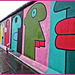 Berlin (D) 13 septembre 2010. L'East Side Gallery. Il s'agit  d'un morceau du mur de Berlin de 1,3 km de long situé près du centre de Berlin, qui sert de support pour une exposition d'œuvres de street art.