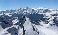 Chamonix. Survol du Massif du Mont-Blanc (74) 23 mai 2014.