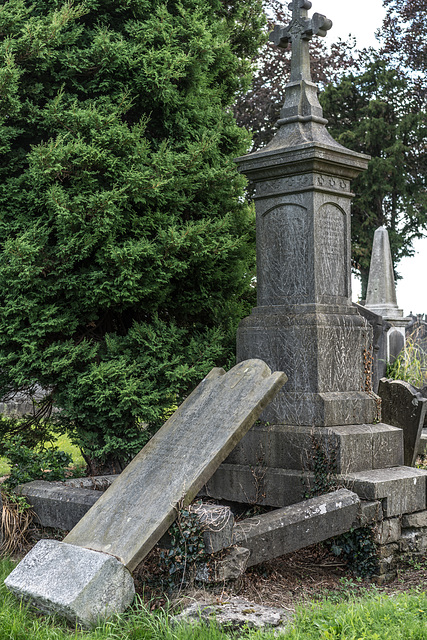 PHOTOGRAPHING OLD GRAVEYARDS CAN BE INTERESTING AND EDUCATIONAL [THIS TIME I USED A SONY SEL 55MM F1.8 FE LENS]-120236