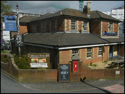 Dorchester Station pub