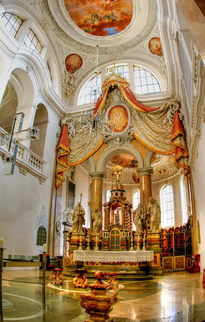 Füssen: Kirche St. Mang. Hauptaltar. ©UdoSm