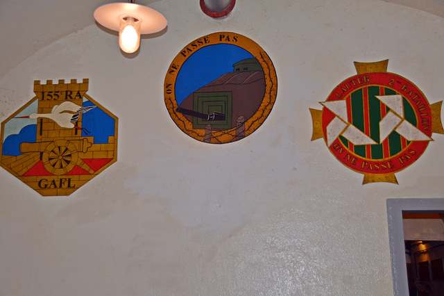 Embleme von verschiedenen Festungstruppen in Schönenburg