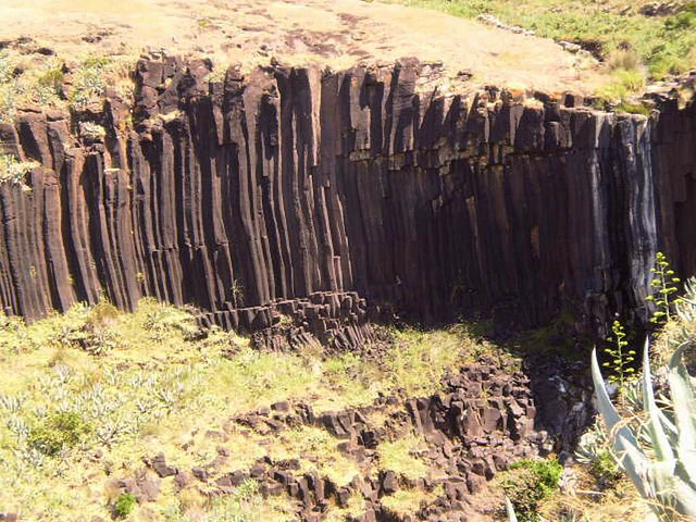Basaltic formation and Maloás Creek.