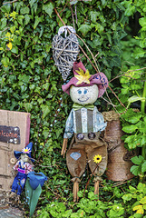 Bonny and Clyde the Scarecrows
