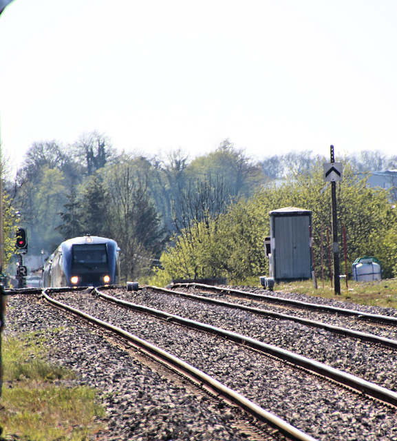 Valdahon (25) 21 avril 2017. Le TER venant de Besançon arrive en gare du Valdahon.