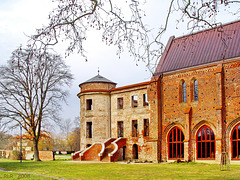 Dargun, Kloster- und Schlossruine, Südwestturm und Kirche