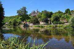 Le long du Loir , le château privé de Montigny-le-Gannelon ( 28 )