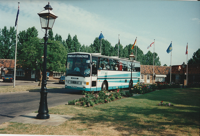 Snell’s Coaches JIL 8729 (F949 NER) at The Smoke House Inn at Beck Row – 8 Jul 1995 (275-24)