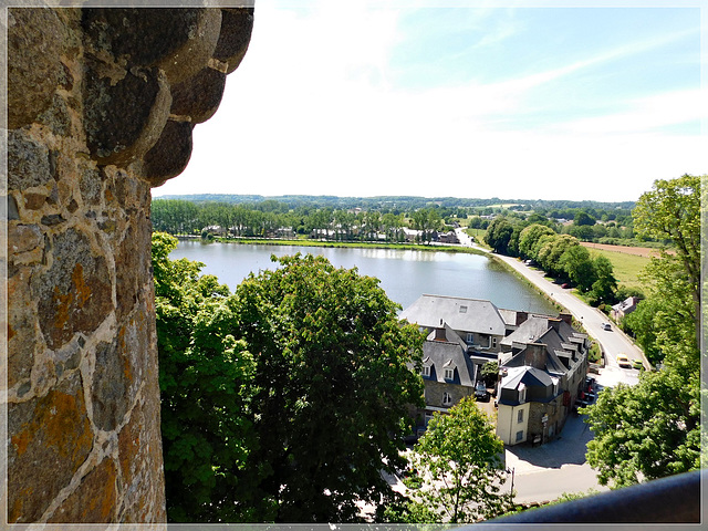 Vue depuis le château de Combourg (35) vers le lac Tranquille