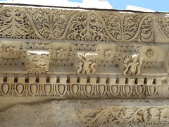 Temple de Jupiter : architrave extérieure.
