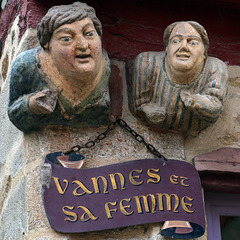 Maison de Vannes et sa femme - XVI e siècle ( oui je sais , pas de bras ....)